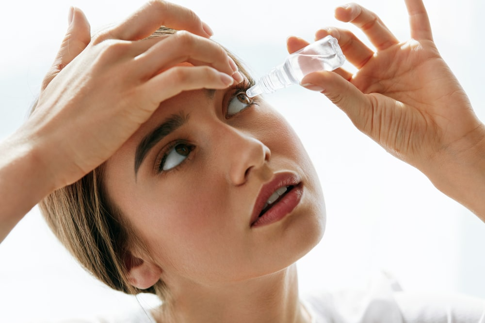 How to Clean Your Eyelids Safely?